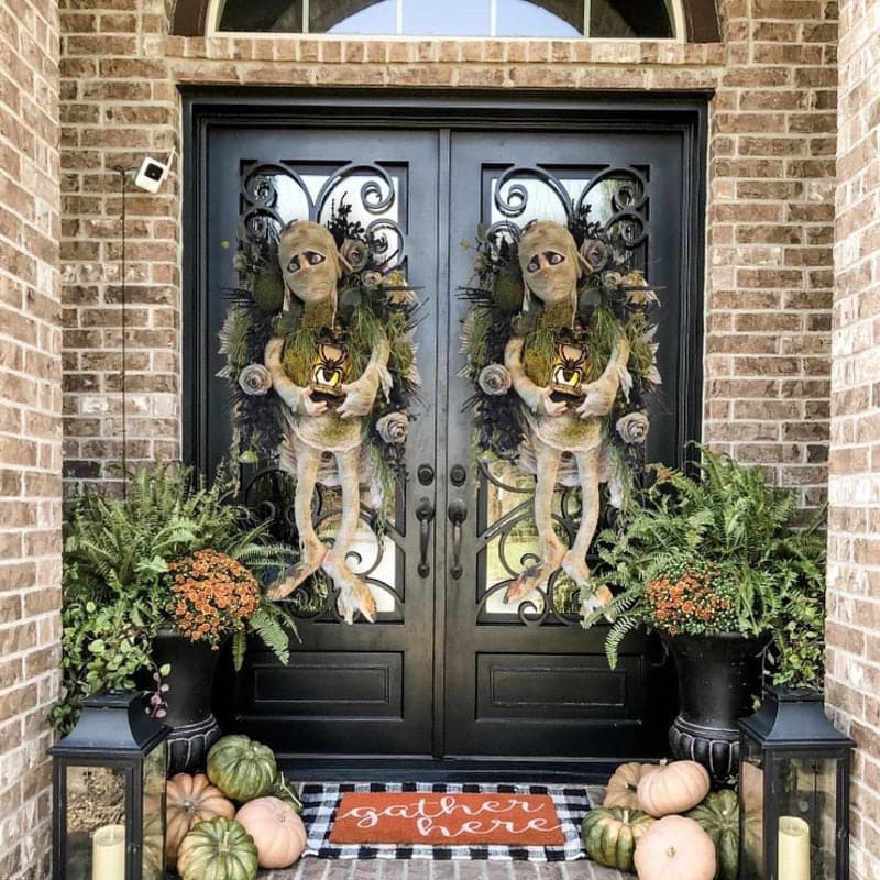 Mummy Wreath Shape Halloween Decoration 50x40cm Door Window Wall Hanging Ornament Fun Scary Plastic Decoration Wreath