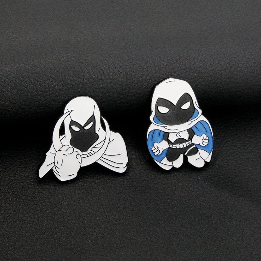 Moon Knight Lapel Pin Brooch Super Hero Marc Spector Badge Brooch Crescent Moon Shape Pin for Boyfriend Backpack Jewelry Gift